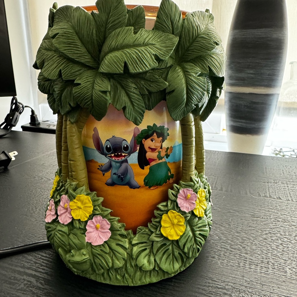 Scentsy Disney LILO and Stitch wax warmer